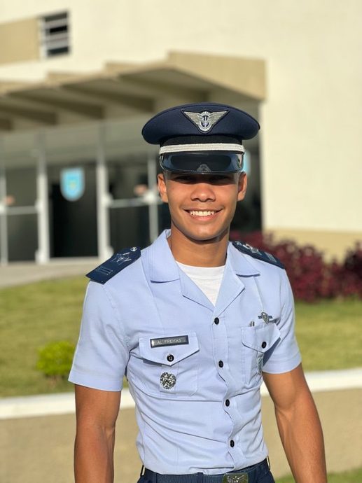 Guilherme Freitas fardado como Cadete Aviador da FAB