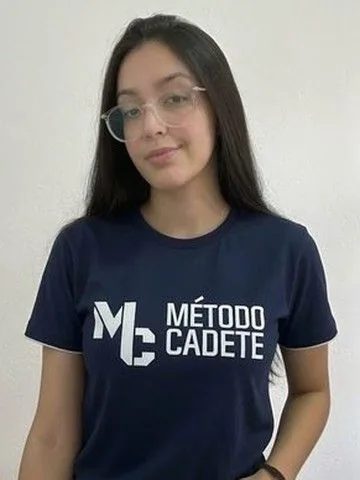 Isabelle Vitória com a camisa do Método Cadete